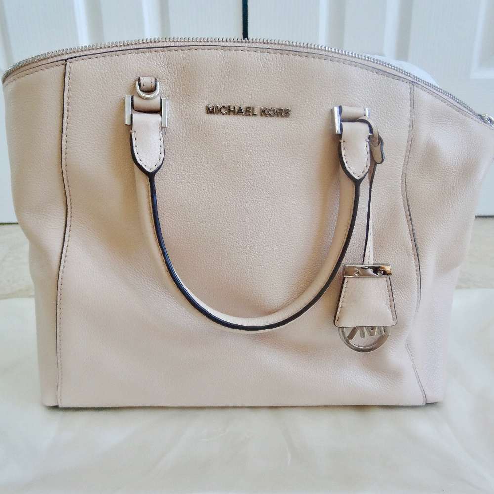 MICHAEL Michael Kors Light Pink Handbag - Picture 3 of 8